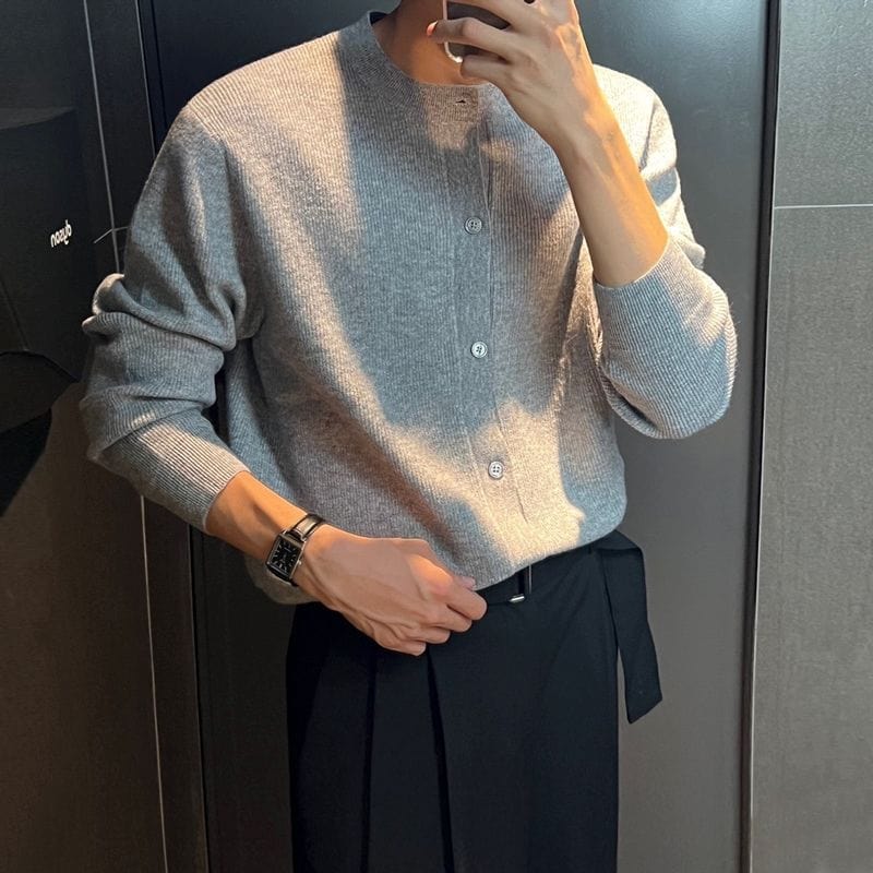 Laurence - Classic Cardigan Sweater